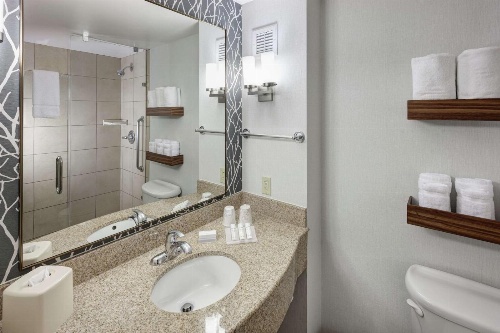 Hilton Garden Inn Lake Forest image 1