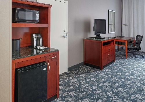 Hilton Garden Inn Lake Forest image 2