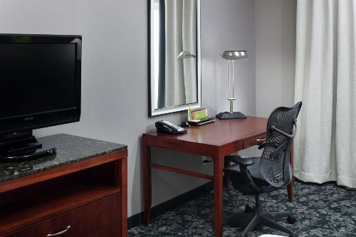 Hilton Garden Inn Lake Forest image 3