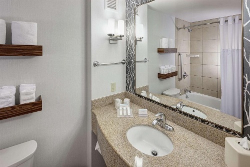 Hilton Garden Inn Lake Forest image 33