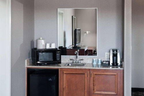 Hilton Garden Inn Lake Forest image 38